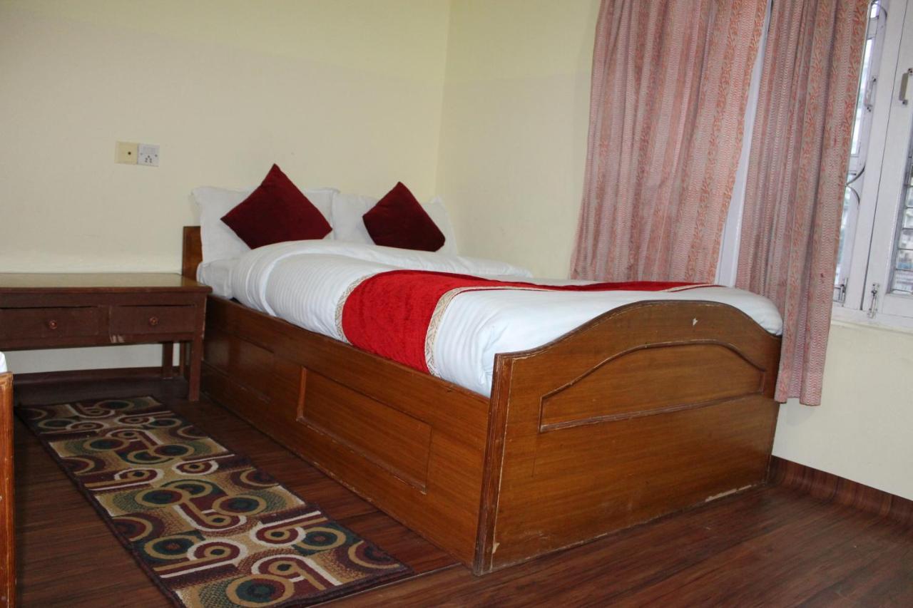 Hotel Snow Leopard Pokhara Exterior photo